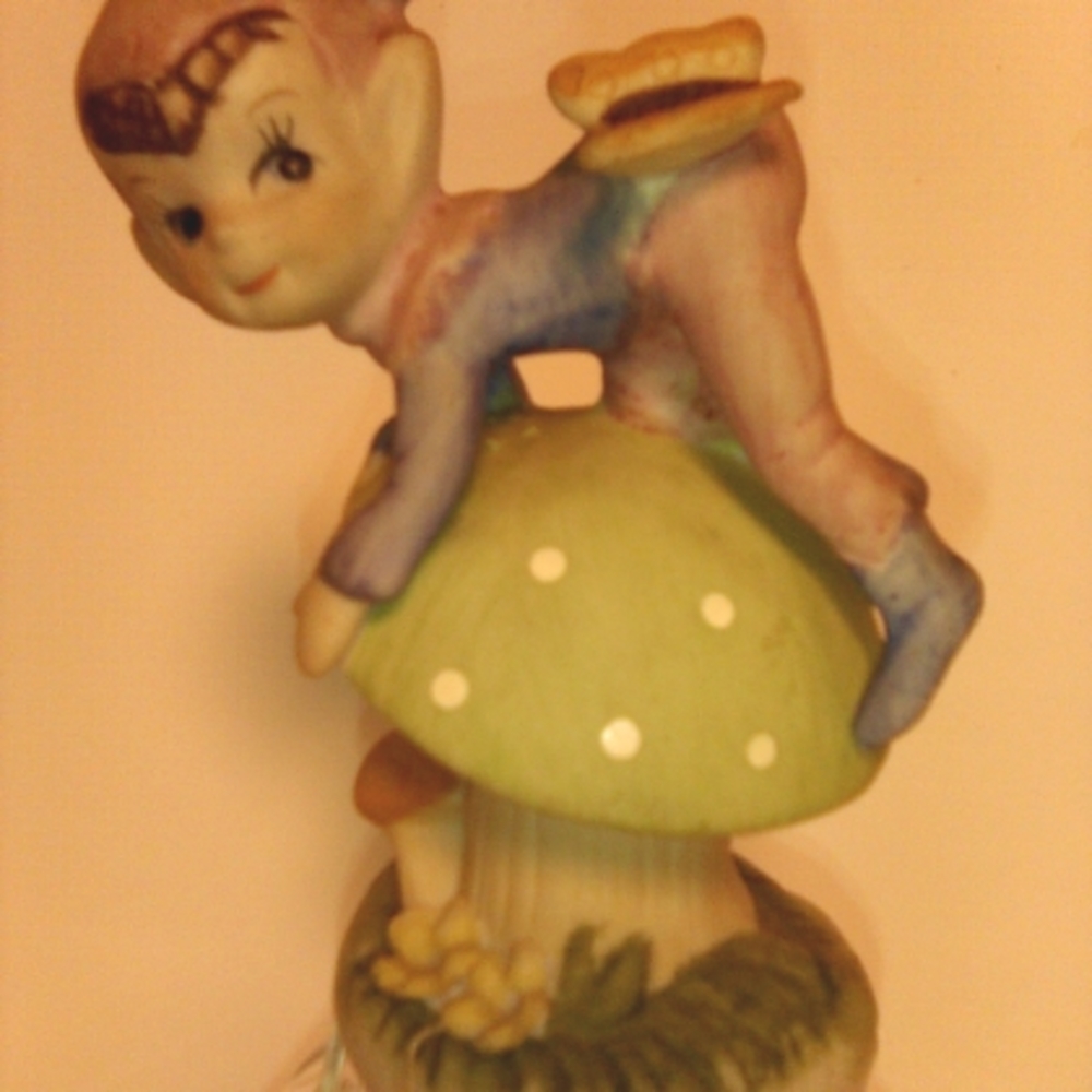 BRINN'S PGH PA VTG Ceramic Elf 4" x 3" w/ Mushroom